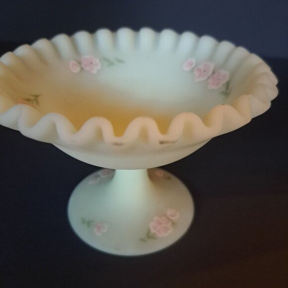 Fenton Scalloped Edge Custard Glass Pedestal Hand Painted Pink Roses Compote - Picture 9 of 16